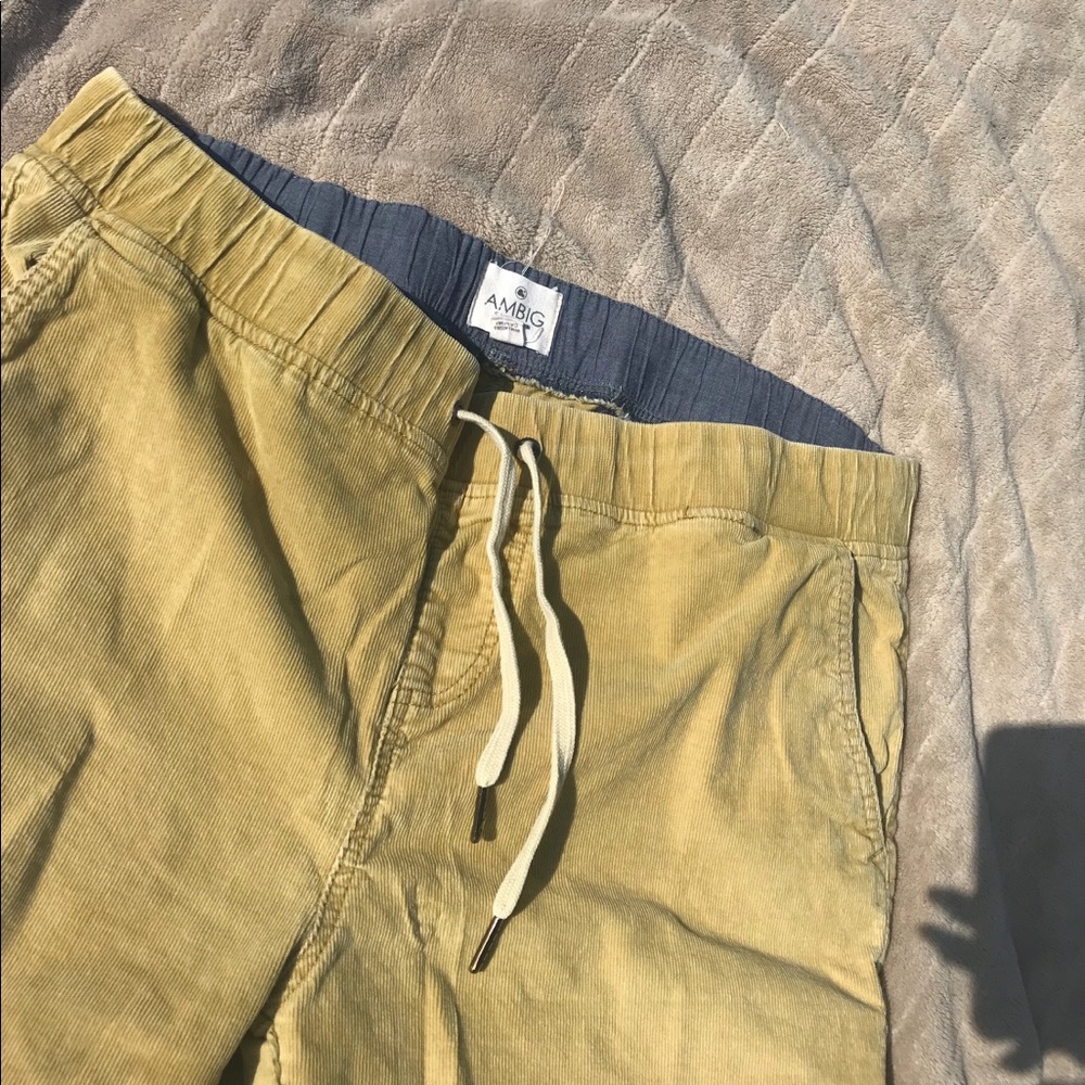 Shorts - Picture 3 of 4